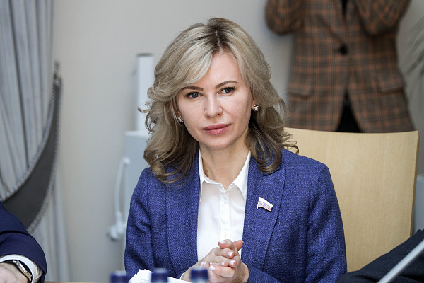 «Единая Россия» разработает федеральный стандарт для работы женских кризисных центров